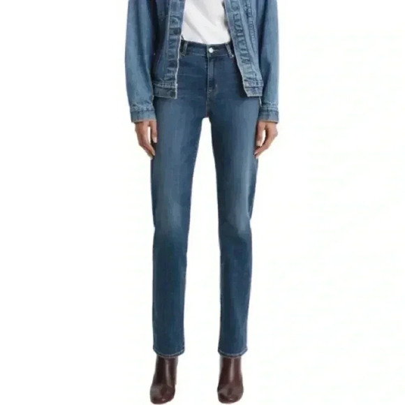 Levi's Denim - Levi's Women's Classic Straight-Leg Jeans in Short Length - Maui Waterfall